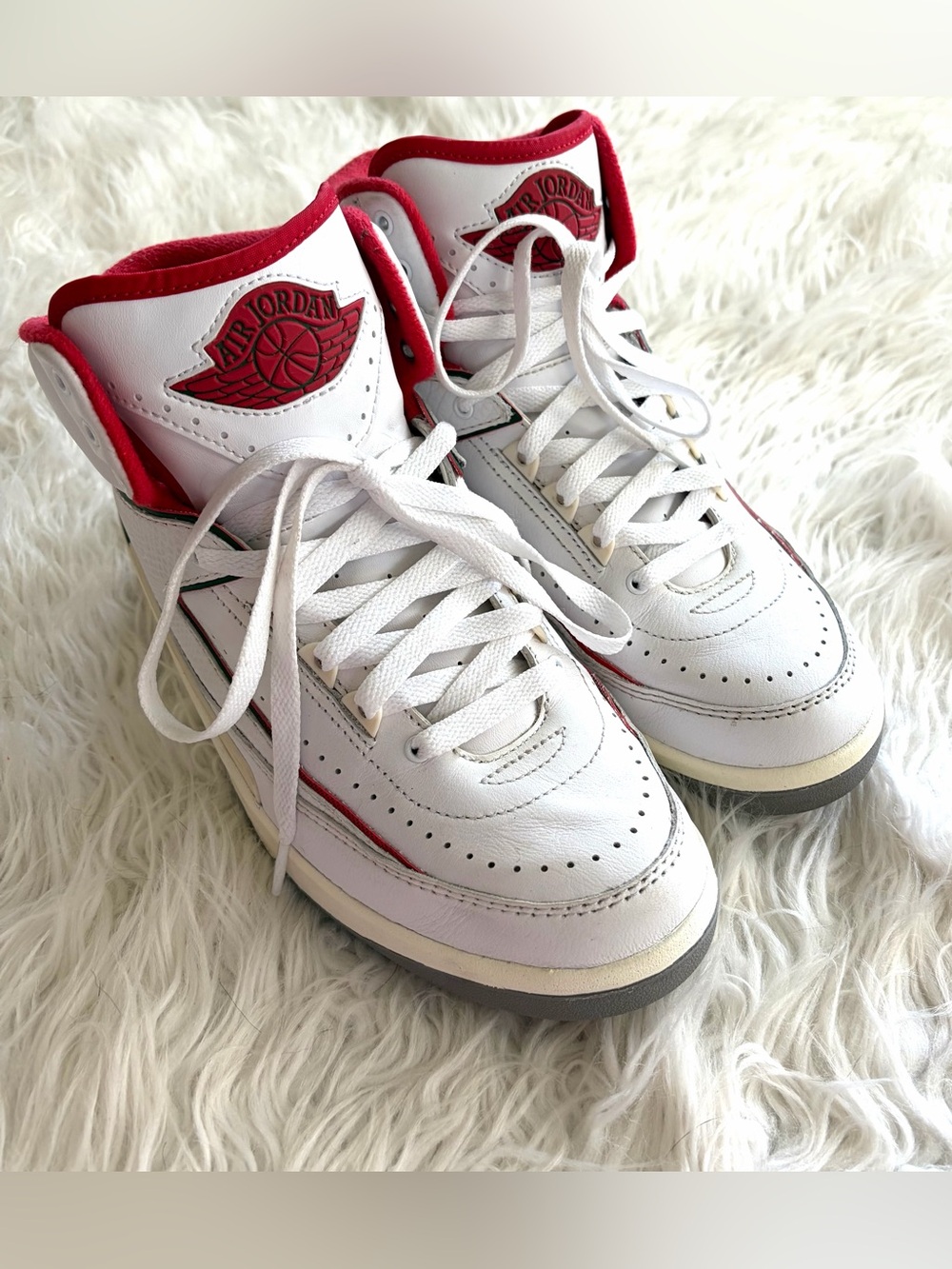 Nike Air Jordan 2 Retro OG "Chicago" (2022) Women’s 8.5- White/Varsity Red